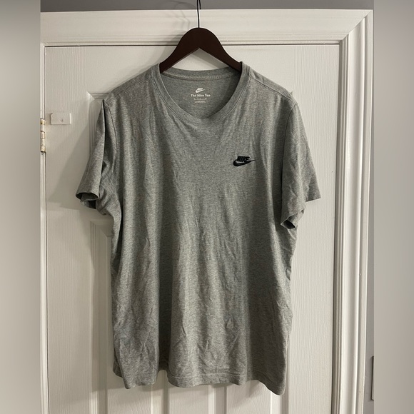 Men’s Nike Tee - Picture 1 of 3